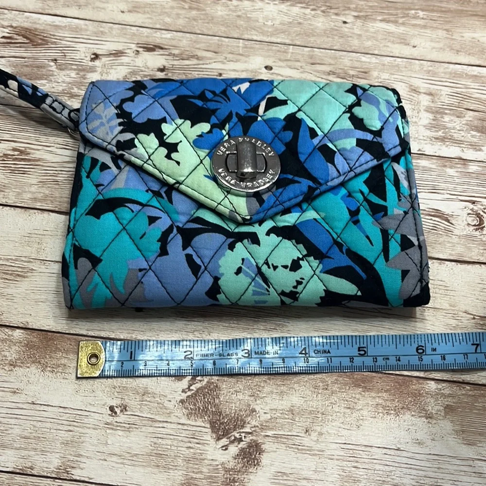 Vera Bradley Camofloral Pattern Wristlet Clutch Wallet Blue Green Tropical
